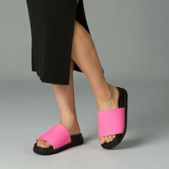 NEW Torrid Pink Slide Sandals - Picture 1 of 12